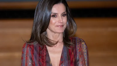 Королева Испании показала, как стильно носить total look