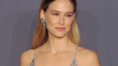 Колишня подружка Ді Капріо Бар Рафаелі подражнила хлопців апетитною попкою в трусиках