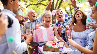 Привітання з днем народження мамі у прозі та у віршах