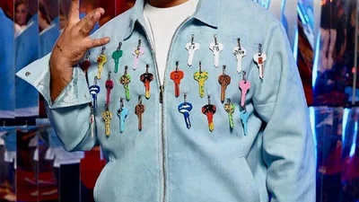 MONATIK - 33: ТОП-5 самых танцевальных клипов украинского певца