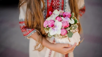 Порошенко vs Зеленская: в чем вероятные первые леди сходили на выборы