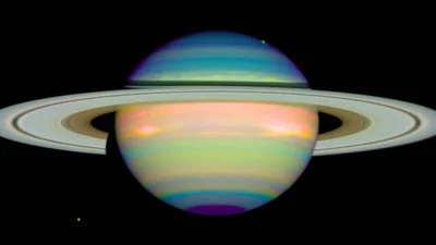 NASA показало супутники Сатурна і вони схожі на маленькі пельмені