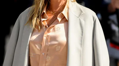 Безсоромна Кейт Мосс знову оголила свої апетитні груди