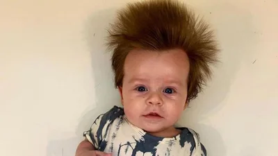 4-месячный мальчик с роскошной шевелюрой покорит твое сердце