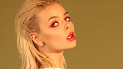 Аліна Гросу похизувалася своєю сексуальністю на пікантних знімках