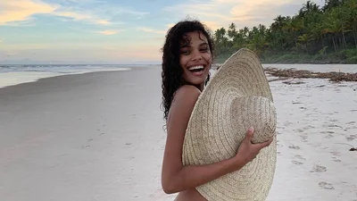 Роскошная фотосессия: Тина Кунаки полностью обнажилась на последнем месяце беременности