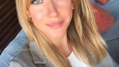 Леся Нікітюк показала голу попку у відвертому костюмі