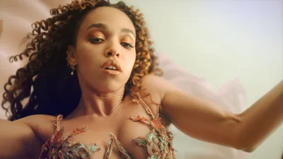 Украинцы сняли горячий клип для британской певицы FKA Twigs в Киеве, и это просто шедевр