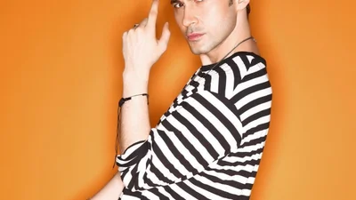 Красавчик Dan Balan в роли хореографа зажигает с соблазнительными девушками в новом клипе