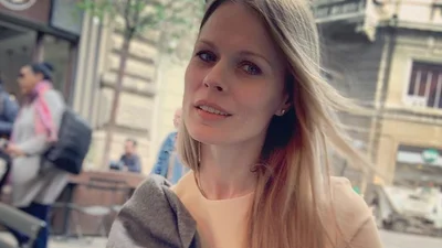 Струнка Оля Фреймут в стильному купальнику зруйнує всі твої стереотипи про материнство