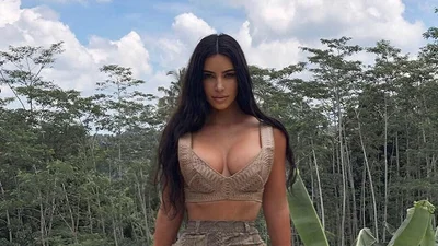 Кім Кардашьян вирішила всіх здивувати, але її провальний наряд тільки насмішив людей