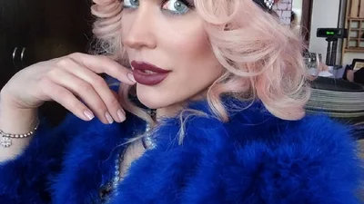 Эпатажная травести-дива Монро сделала акцент на естественности и показала свою красоту