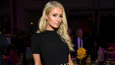 Напівгола Періс Хілтон потанцювала зі зміями, і це досить сексуально