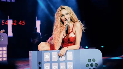 Оля Полякова в шутку обвинила Кэти Перри в копировании ее образа для Met Gala 2019