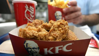 Студент всіх обманув і рік безплатно їв курочку у KFC