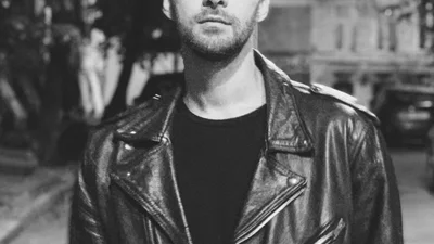 Макс Барських засвітив гарячий знімок з супермоделлю, і цим не на жарт вразив юзерів