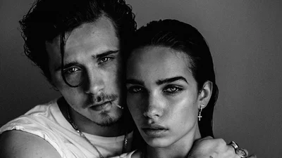 Девушка 20-летнего Бруклина Бекхэма заинтриговала округлившимся животиком