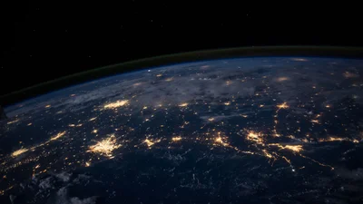 Знімок з космосу: NASA показало, як день переходить в ніч