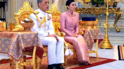 Появились первые официальные фото королевы Таиланда, и они не похожи на портрет Меган