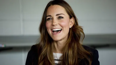 Кейт Міддлтон повторила образ своєї 86-річної родички, але їй дійсно личить цей бабця-look