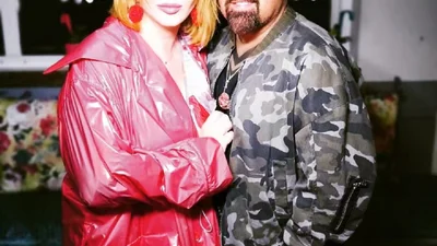 Поки чоловік Ірини Білик за кордоном, вона тусить зі своїм колишнім Дмитром Коляденко