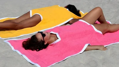 Кто-то додумался соединить полотенце и бикини - теперь это трендовый пляжный наряд
