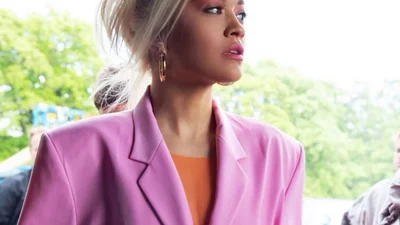 Крихітка Ріта Ора у спокусливому вбранні від українського дизайнера засвітила свої ніжки