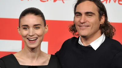 Руні Мара і Хоакін Фенікс одружуються