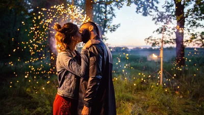 KISHE выпустил новое видео, где много пикантных сцен, страстных объятий и поцелуев