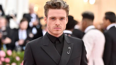 Звезду "Игры престолов" Ричарда Мэддена неожиданно назвали геем и уже нашли его парня