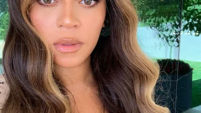 Сочная Бейонсе засветила аппетитные ножки на баскетбольном матче