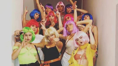 Софі Тернер з подружками зробила собі максимально веселу дівочу вечірку перед весіллям