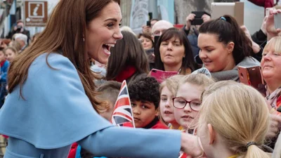 Будущая королева Англии Кейт Миддлтон надела облегающее платье с обнаженными плечами