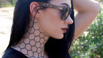 20 татуювань на шиї від людей, яким чхати на звичайне уявлення про красу