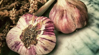 В сети появилось вирусное видео, которое посмотрели уже 15 миллионов, и оно о чесноке