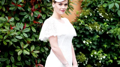 Племянница Леди Ди - настоящая красавица, и она утерла всем нос на королевских скачках