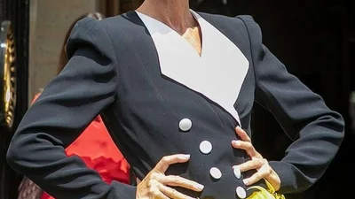 51-летняя Селин Дион примерила молодежные джинсы от украинского бренда, и имеет секси вид