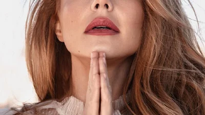 Тина Кароль соблазнила весь мир своей попкой в ультракоротких шортиках