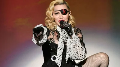 60-летняя Мадонна заставит тебя завидовать, потому что ее шпагат просто "ВАУ"