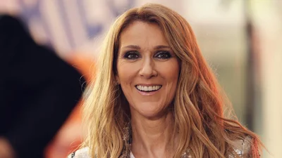 Селин Дион надела такое короткое платье, что все увидели ее трусики