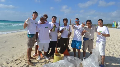 В Instagram появился новый тренд – люди фотографируются в мусоре, и вот почему