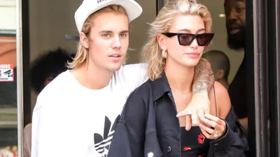 Хейли Болдуин нежно поздравила Джастина Бибера с годовщиной