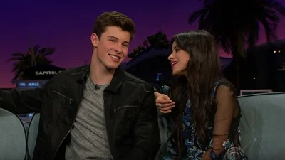 Камила Кабельо и Шон Мендес больше не скрывают свой роман и нежатся прямо на улице