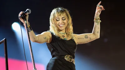 Майли Сайрус поделилась соблазнительным фото в бикини, которое не оставит тебя равнодушным