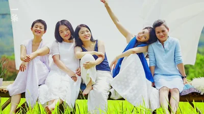 Невероятная история: 7 подружек построили себе дом, чтобы всю жизнь быть вместе