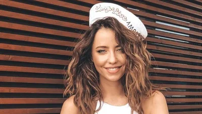 Надя Дорофеева устала от холода и призывает лето фотками в купальнике