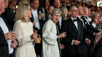 Шалені танці прем'єр-міністра Великобританії облетіли інтернет та змусили всіх реготати