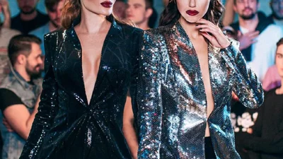 Вика и Слава из "НеАнгелов" бесстыдно соревновались горячими фигурками в прозрачных бикини