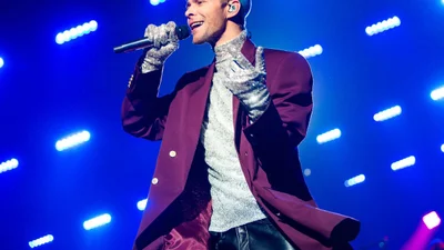 Макс Барських похизувався сталевим пресом, від якого в тебе потече слинка