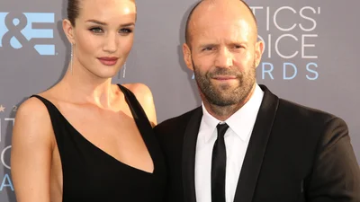 Джейсон Стэтхэм впервые за долгое время вышел на публику с Роузи Хантингтон-Уайтли